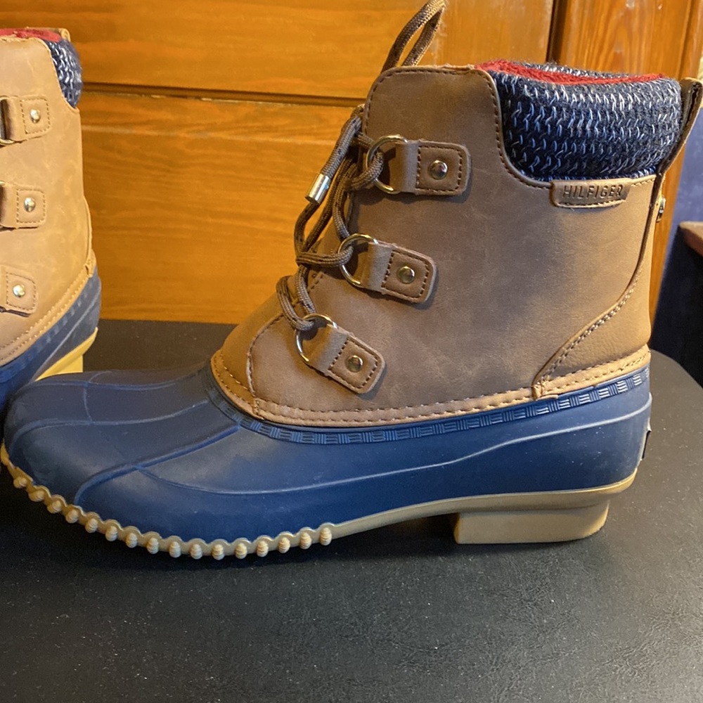 Tommy Hilfiger boots - Picture 2 of 2